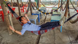 Out guide demonstrates the fine art of hammock rest.  He then shows how to get out without ending on the floor!