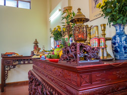 We happened to arrive on a day of ceremony to change (?) the ashes.