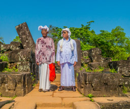 Some Champa tribe descendents are visiting the ruins on the day we are there.