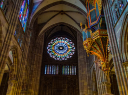 Notice the beautiful organ on the right.  I'd love to hear it!