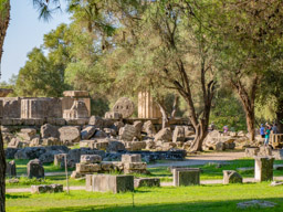 Trying to imagine it with these huge columns.